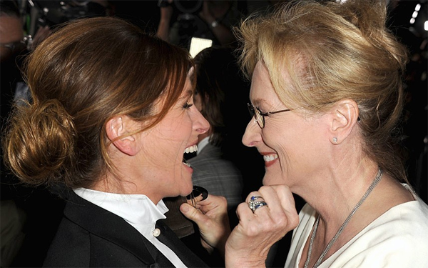 image of actresses Julia Roberts and Meryl Streep at a red carpet event, looking at each other and laughing